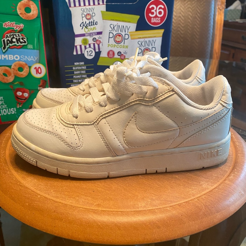 Nike sneakers youth size
